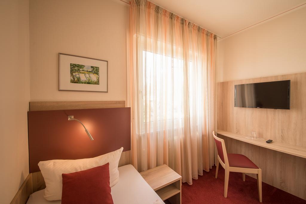 Hotel Leander Bitburg Εξωτερικό φωτογραφία